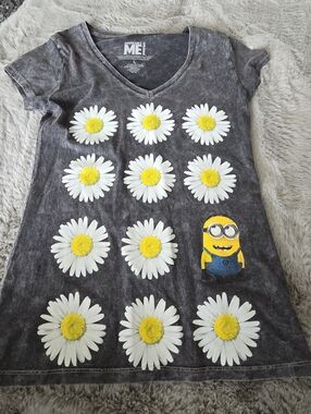 Despicable Me minion-themed t-shirt. Junior Large